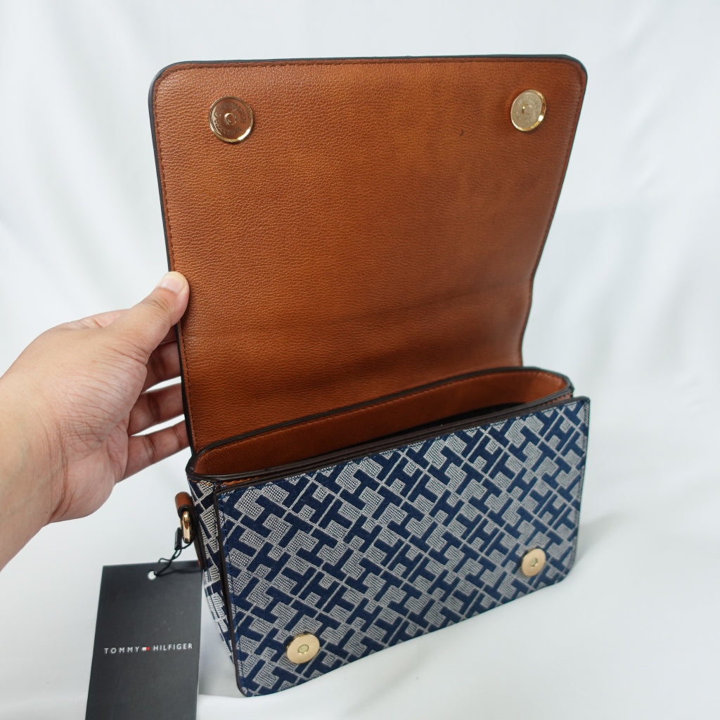 TH Signature Purse